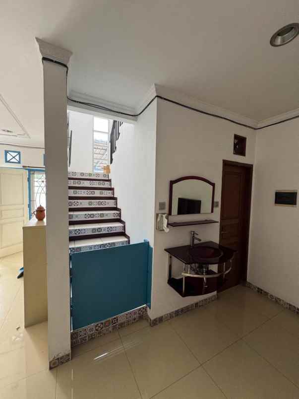 rumah second di larangan ciledug dekat joglo jakbar