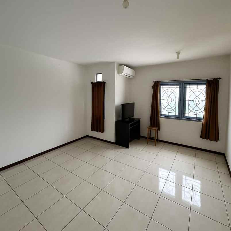 rumah second di larangan ciledug dekat joglo jakbar