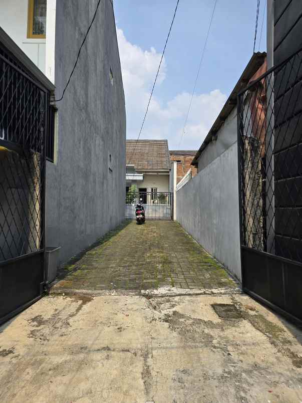 rumah second non komplek duren sawit jaktim