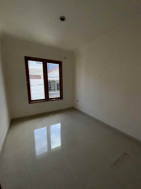 rumah second siap huni di tebet timur jaksel