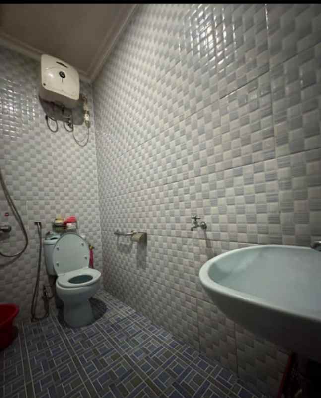 rumah semi furnished 2 lantai di dukuh zambrud bekasi