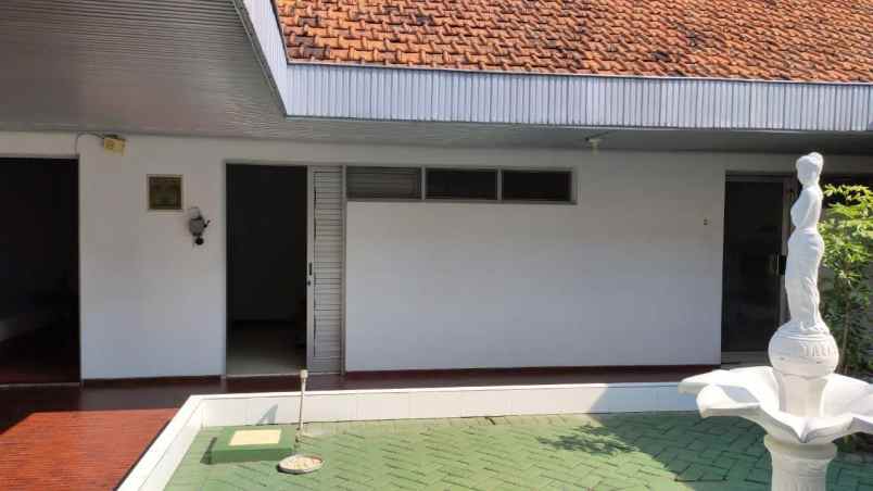 rumah shm siap huni terawat di petemon surabaya