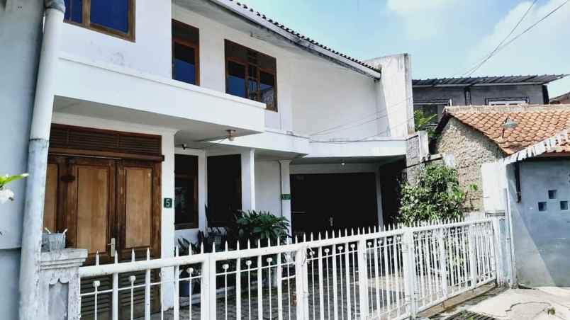 rumah terawat di cihanjuang parongpong