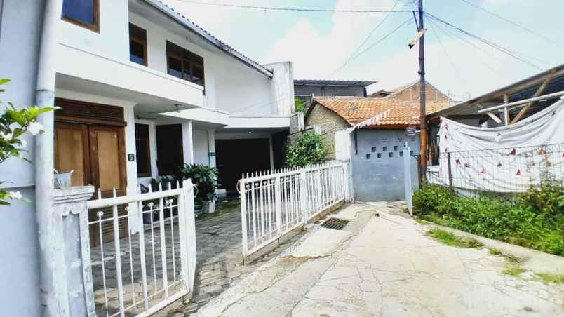 rumah terawat di cihanjuang parongpong