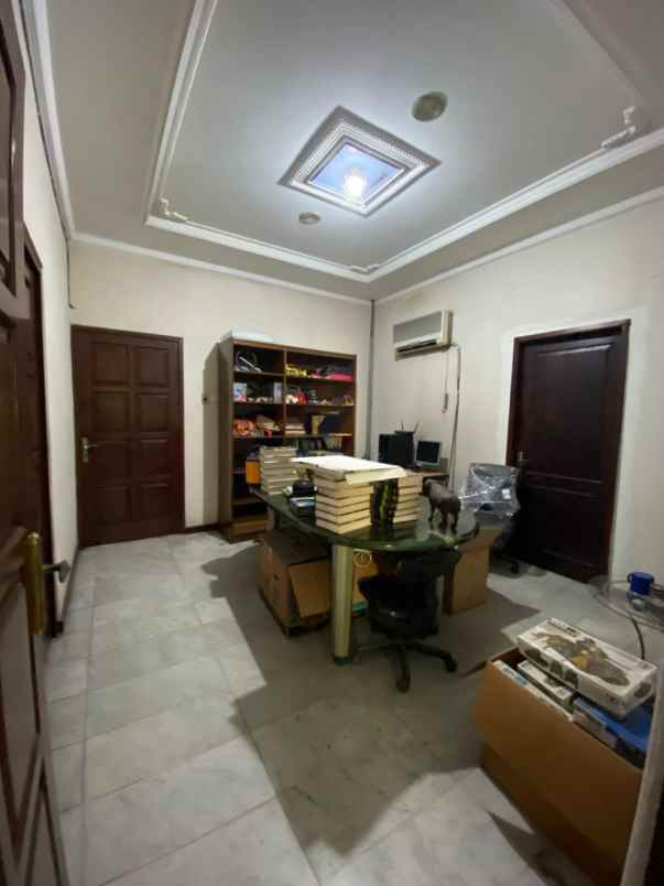 rumah usaha raya jemursari strategis bagus