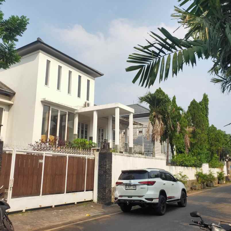 sewa rumah mewah klasik bisa untuk kantor di ciganjur