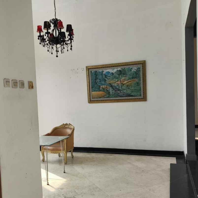 sewa rumah mewah klasik bisa untuk kantor di ciganjur