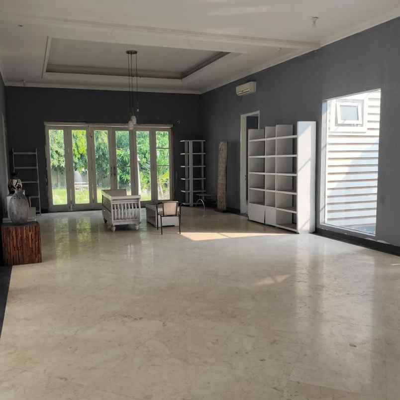 sewa rumah mewah klasik bisa untuk kantor di ciganjur