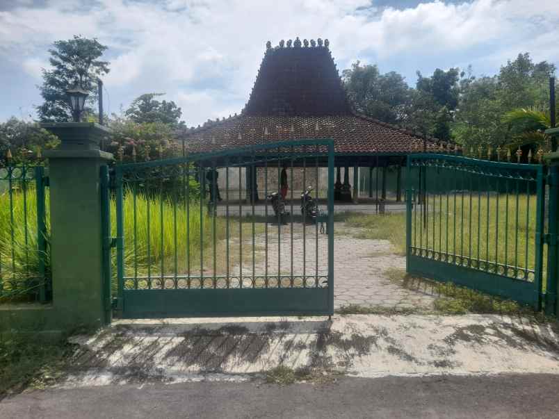 tanah pekarangan strategis samping gereja jomboran