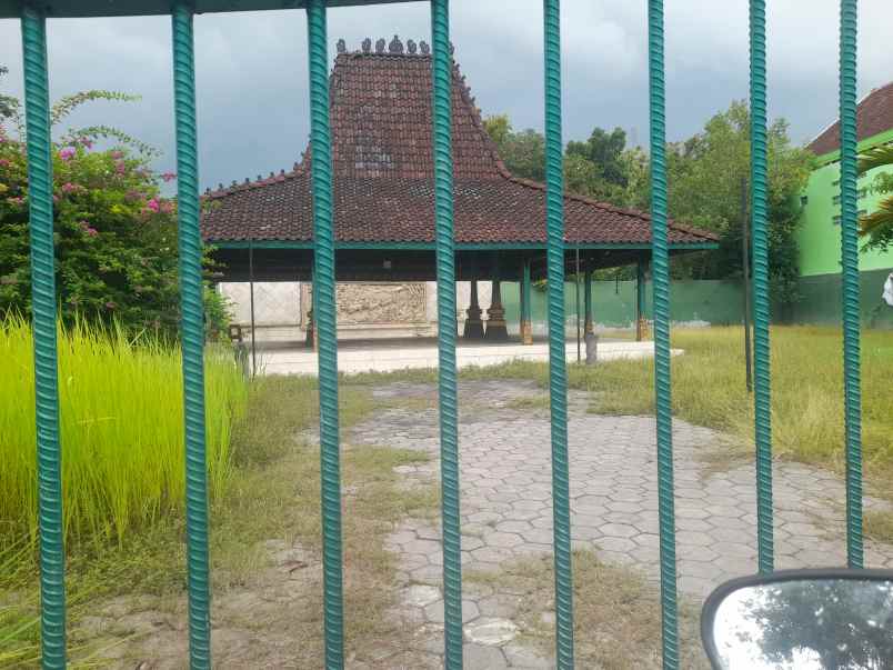 tanah pekarangan strategis samping gereja jomboran