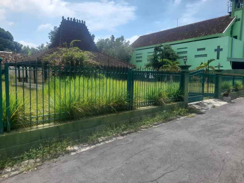 tanah pekarangan strategis samping gereja jomboran