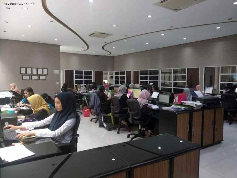 usaha gedung hook 3 lantai ex kantor dharmahusada