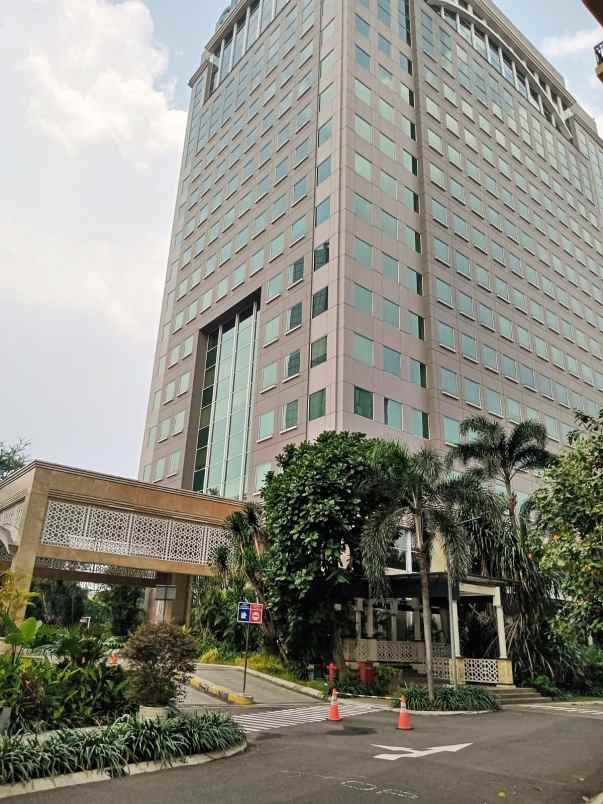 building gedung perkantoran di jl tb simatupang jaksel