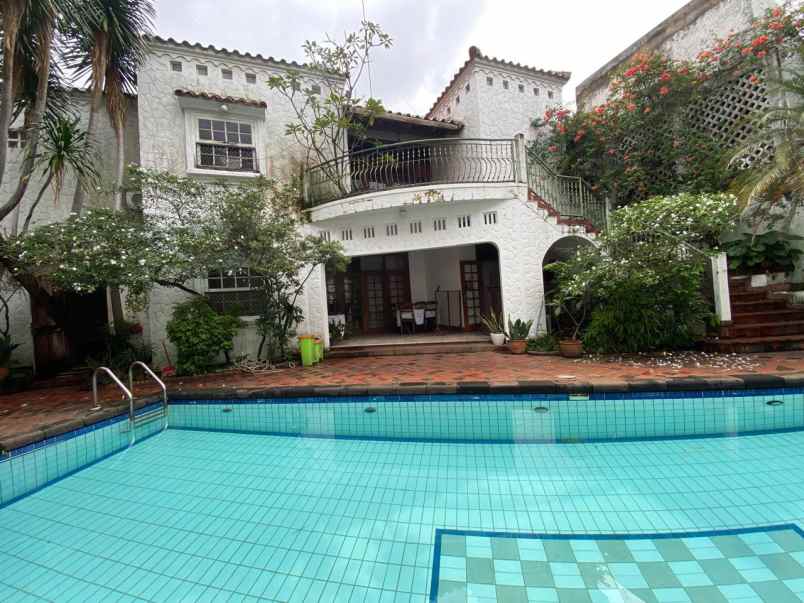 dijual murah rumah di jalan kemang selatan
