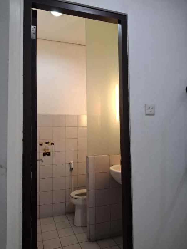 dijual ruko raya jemursari kondisi terawat bagus