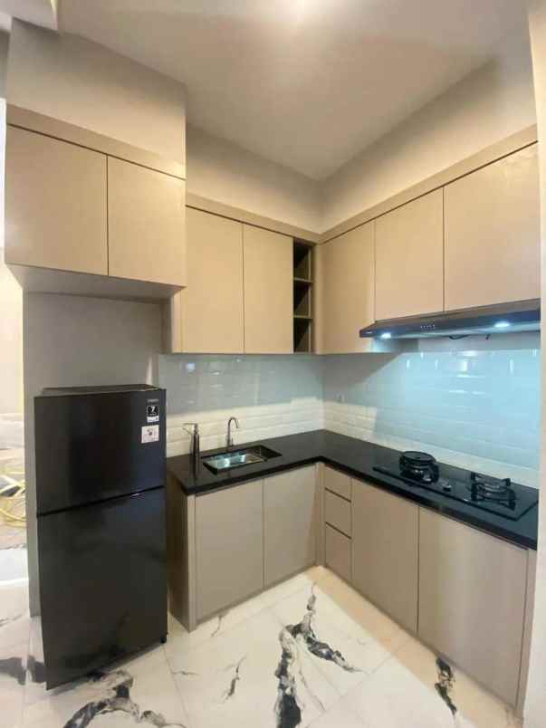 dijual rumah 2 lantai full furnish pamulang shm