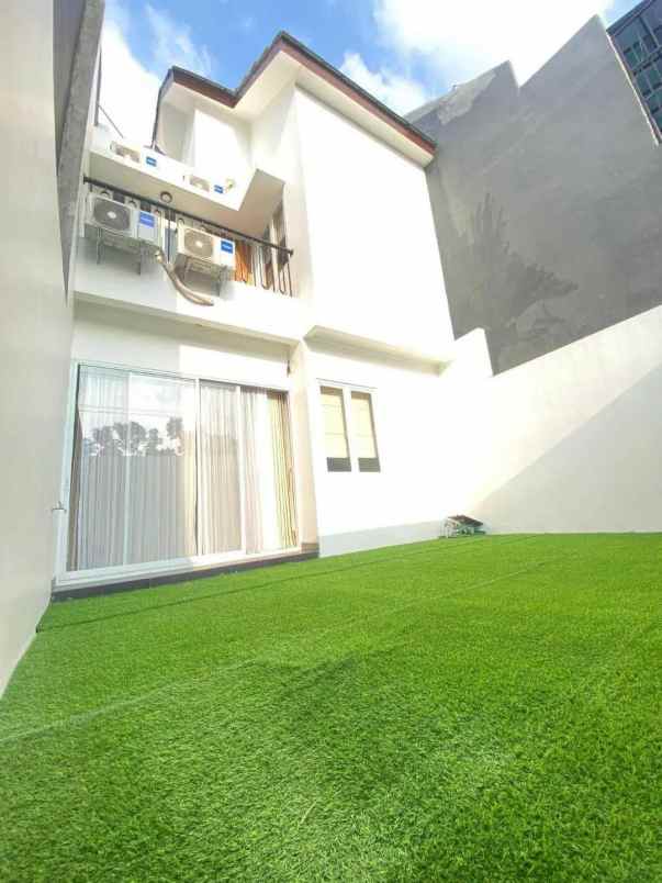 dijual rumah 2 lantai full furnish pamulang shm