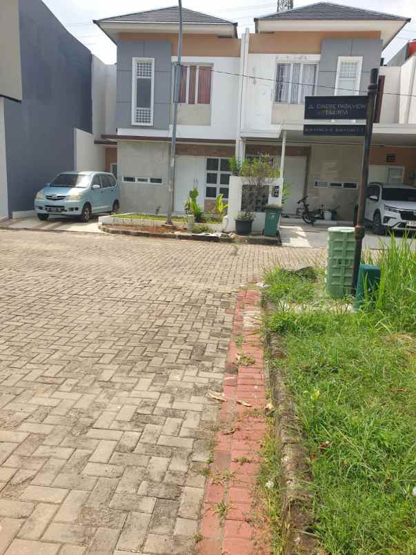 dijual rumah 2lt siap huni di green park cinere depok