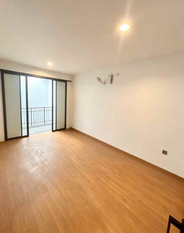 dijual rumah 3 lantai rooftop cilandak shm