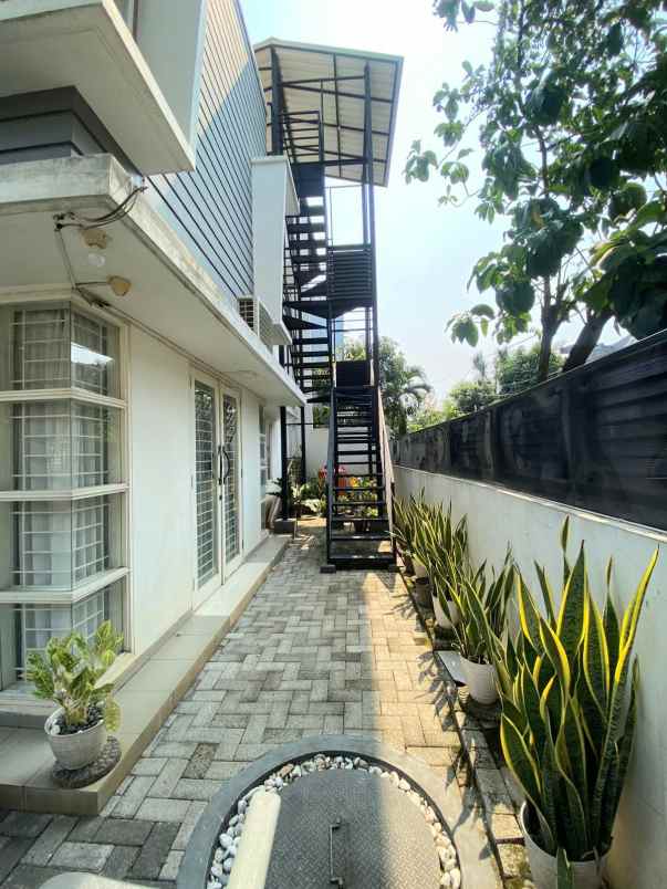 dijual rumah alam segar