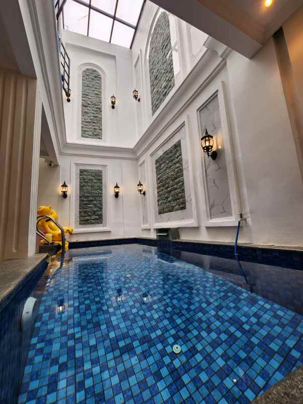 dijual rumah antapani