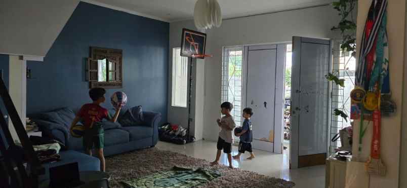 dijual rumah antapani lama