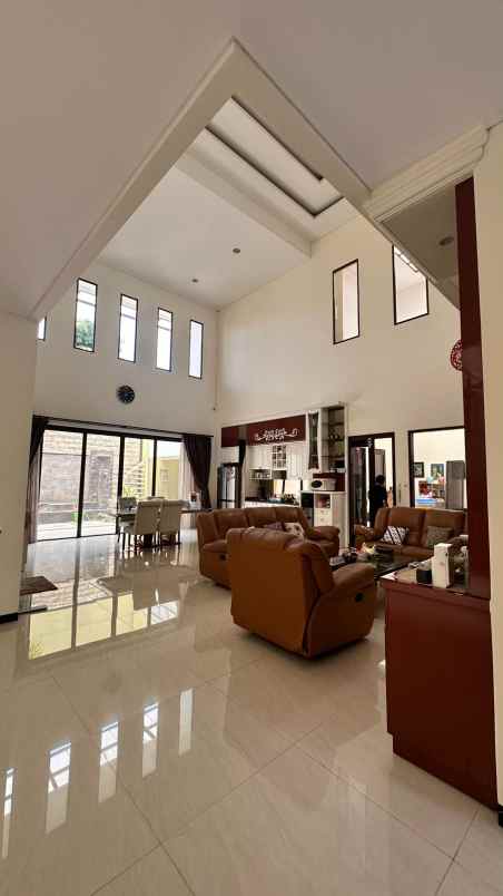 dijual rumah araya 1