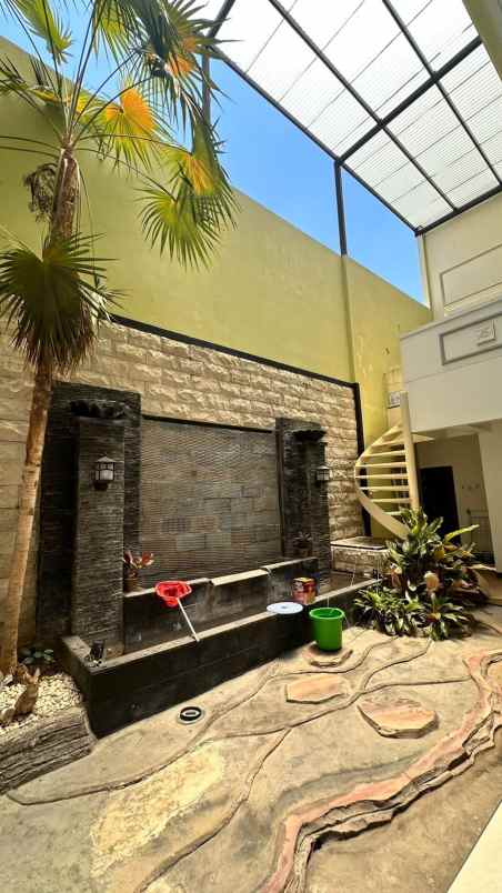 dijual rumah araya 1