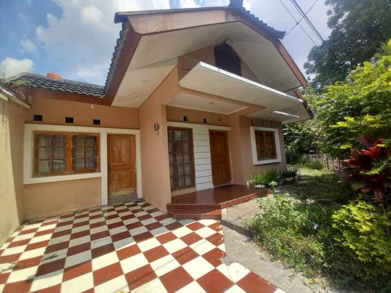 dijual rumah arcamanik endah