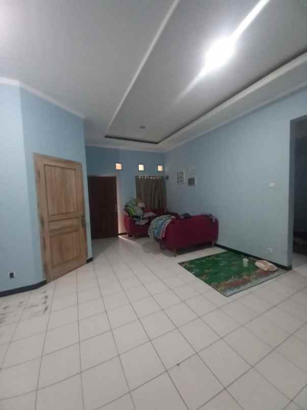 dijual rumah arcamanik endah