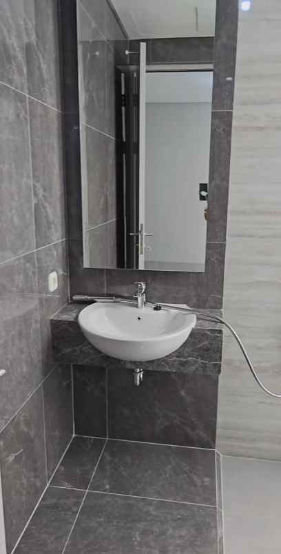 dijual rumah aruba villa pakuwon city