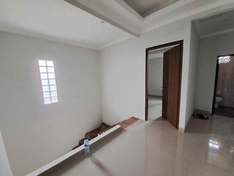 dijual rumah bambu apus