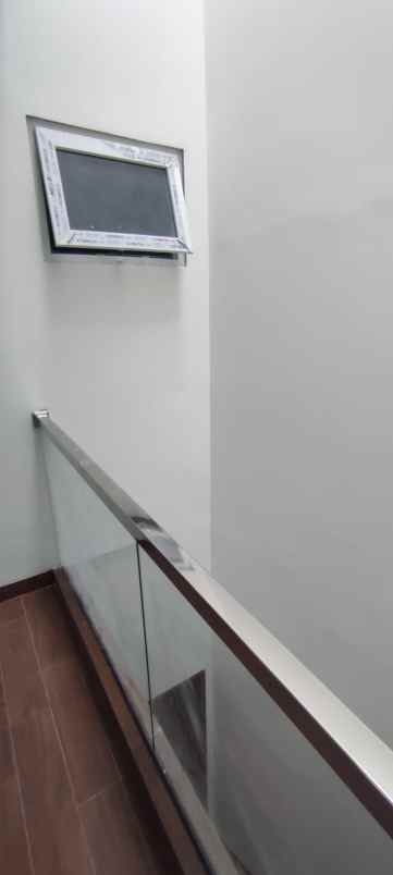 dijual rumah baru modern di taman surya jakarta barat