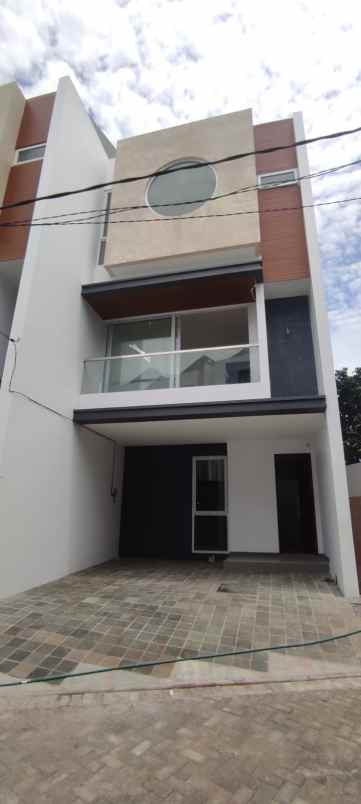 dijual rumah baru modern di taman surya jakarta barat