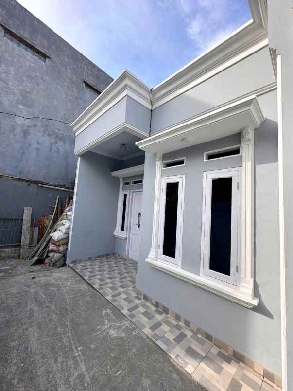 dijual rumah baru non carpot di klender jakarta