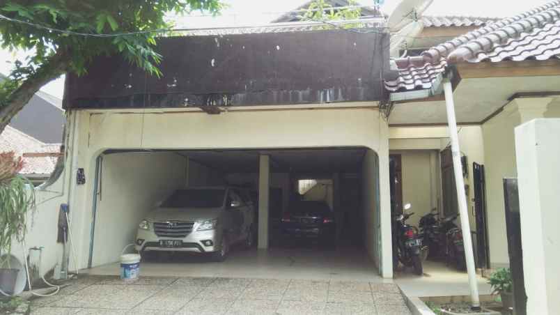 dijual rumah batu merah