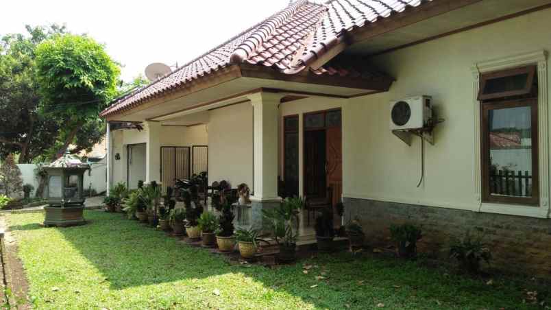 dijual rumah batu merah