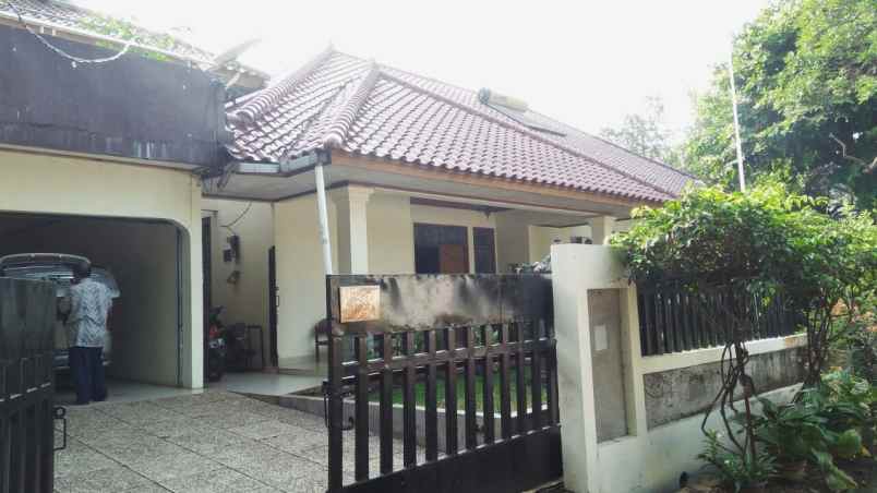 dijual rumah batu merah