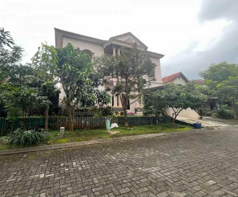 dijual rumah bsb city