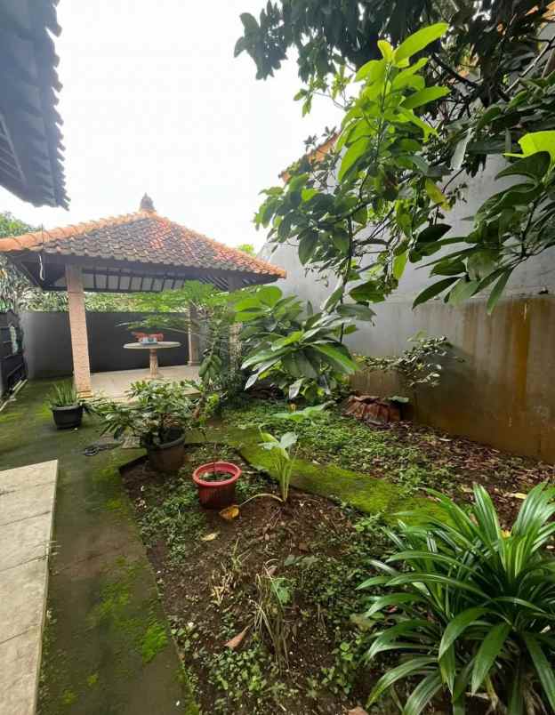dijual rumah bsb city