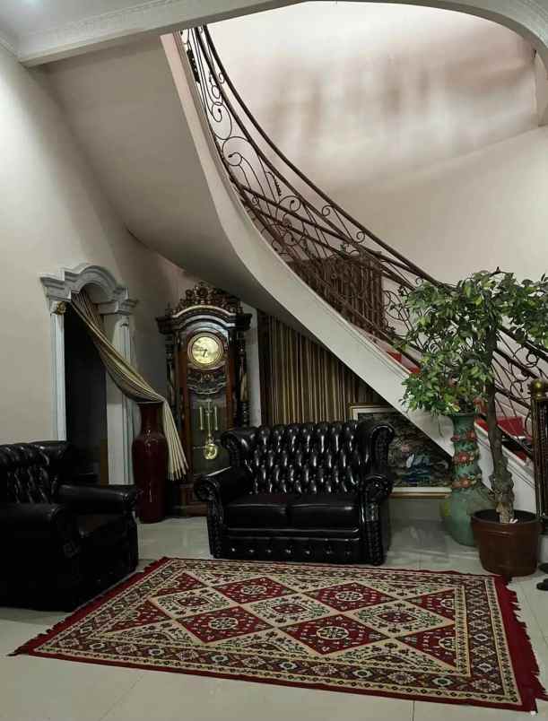 dijual rumah bsb city