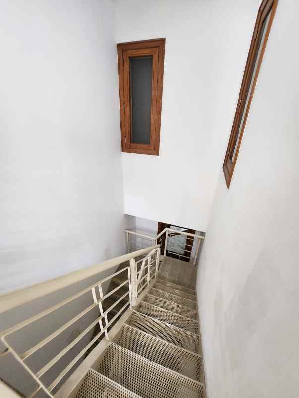 dijual rumah bukit gading mediterania