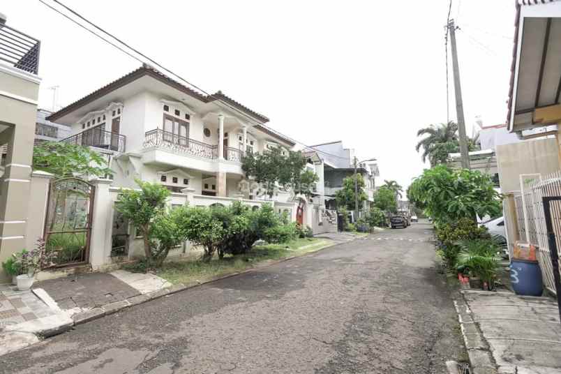 dijual rumah caman