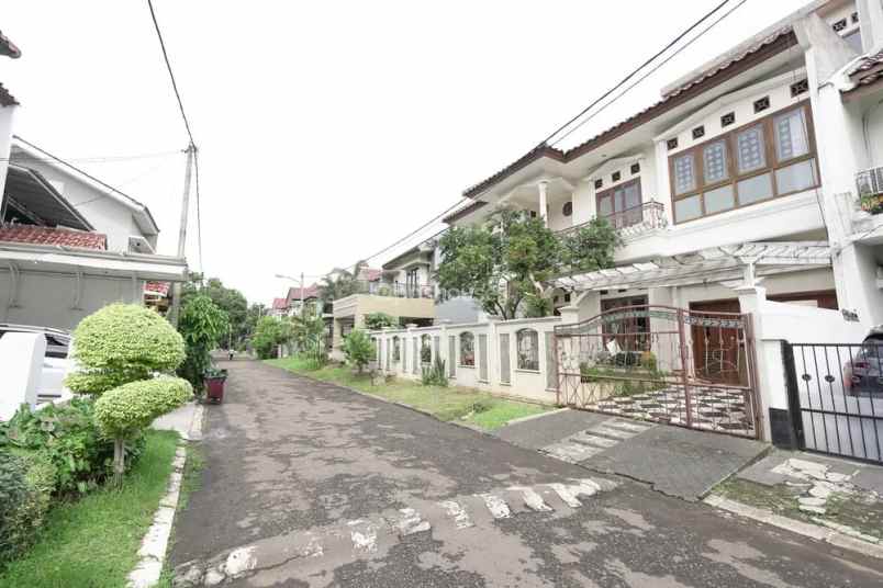 dijual rumah caman