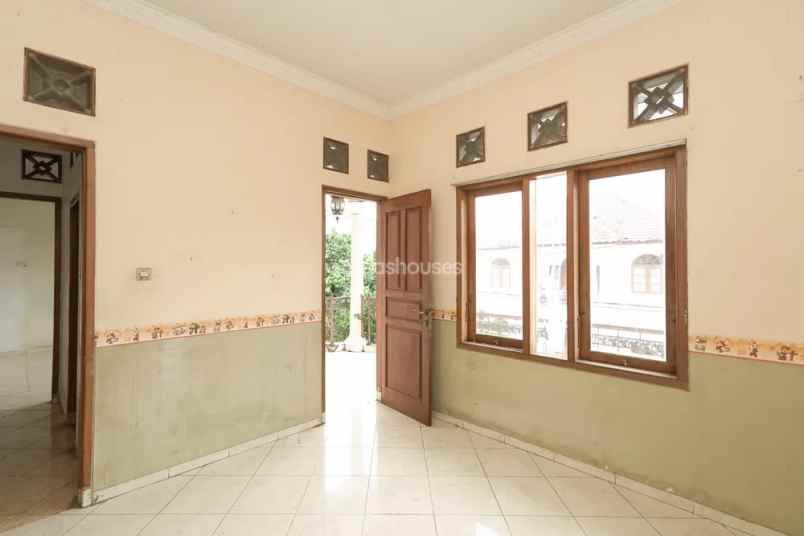 dijual rumah caman