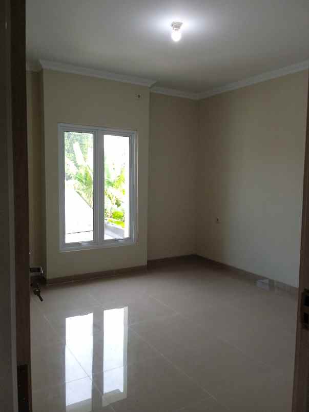 dijual rumah candi gebang