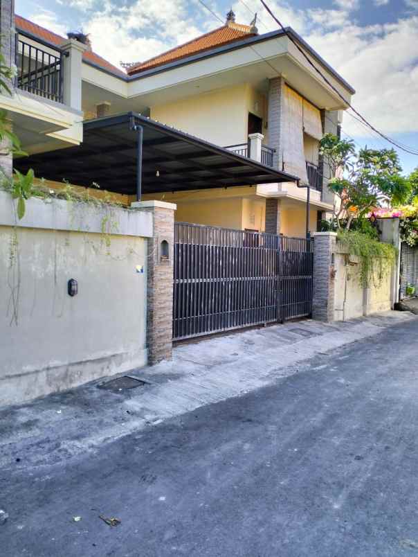 dijual rumah ceningan sari