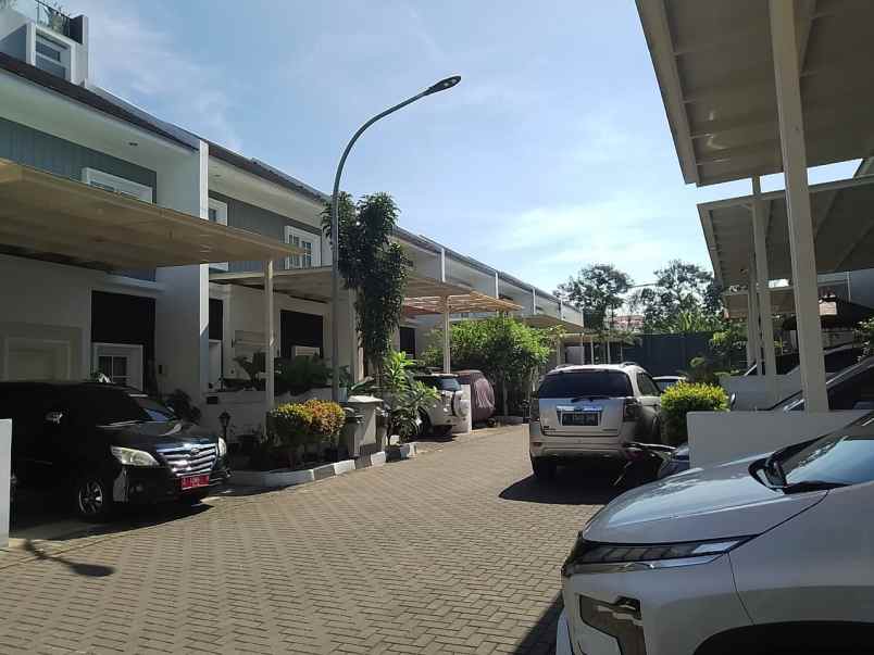 dijual rumah ciawitali