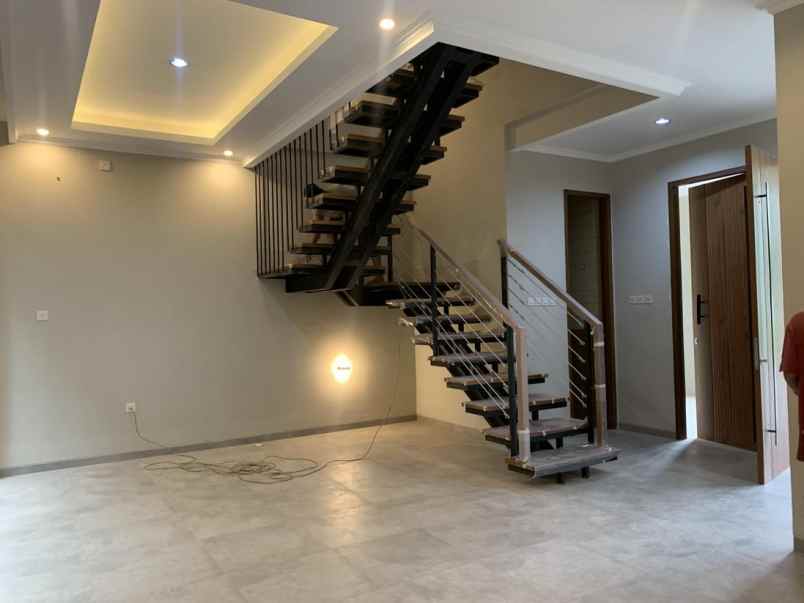 dijual rumah cigadung dago bandung utara