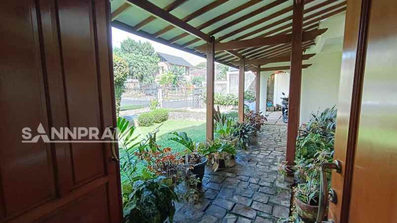 dijual rumah cinere